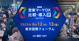 人, 男, 建物, 立つ が含まれている画像